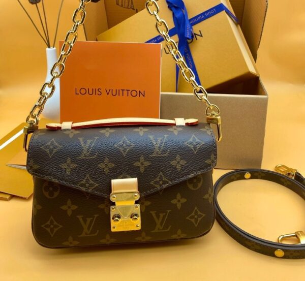 LV Pochette Métis East West