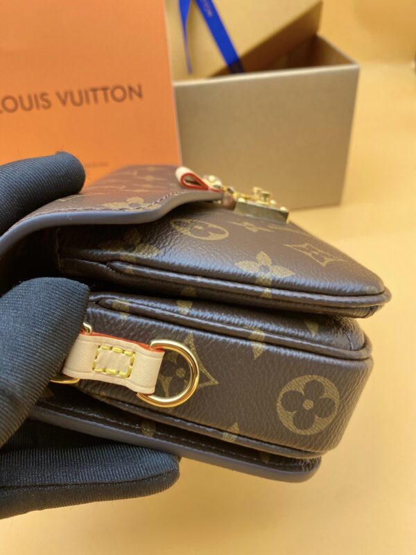 LV Pochette Métis East West - Image 7