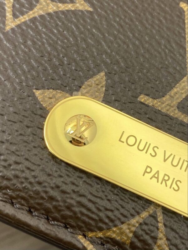 LV Wallet On Chain Lily - Image 6