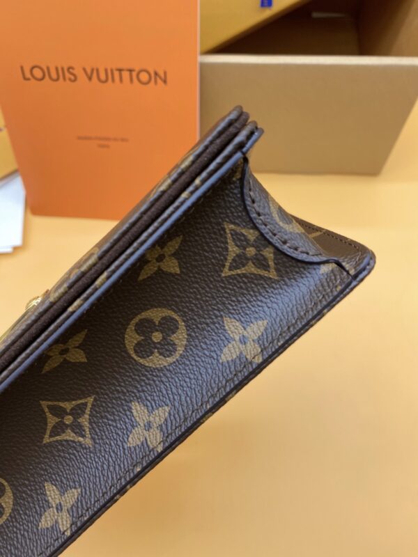 LV Wallet On Chain Lily - Image 3